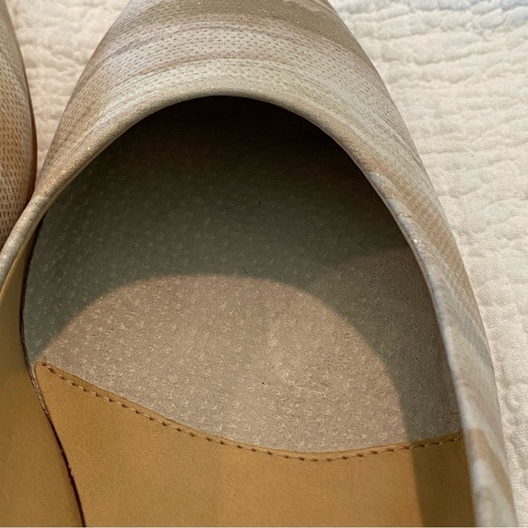 NWOT — Vaneli Gold Embossed 1” Heel Pumps in Size 11 N - Picture 11 of 14